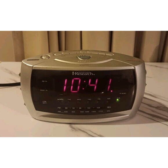 Emerson Research SmartSet Dual Alarm Clock AM/FM Radio CKS3029 - Picture 1 of 5
